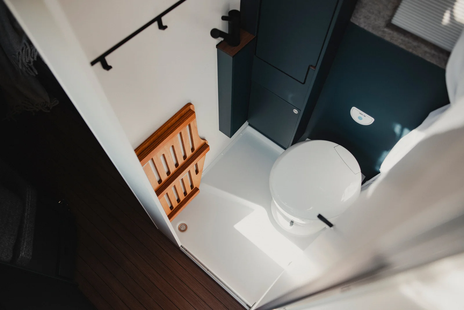 Comfort in a compact space: toilet, sink and shower. The shower tray provides comfortable walking space in the bathroom when the shower is not in use.