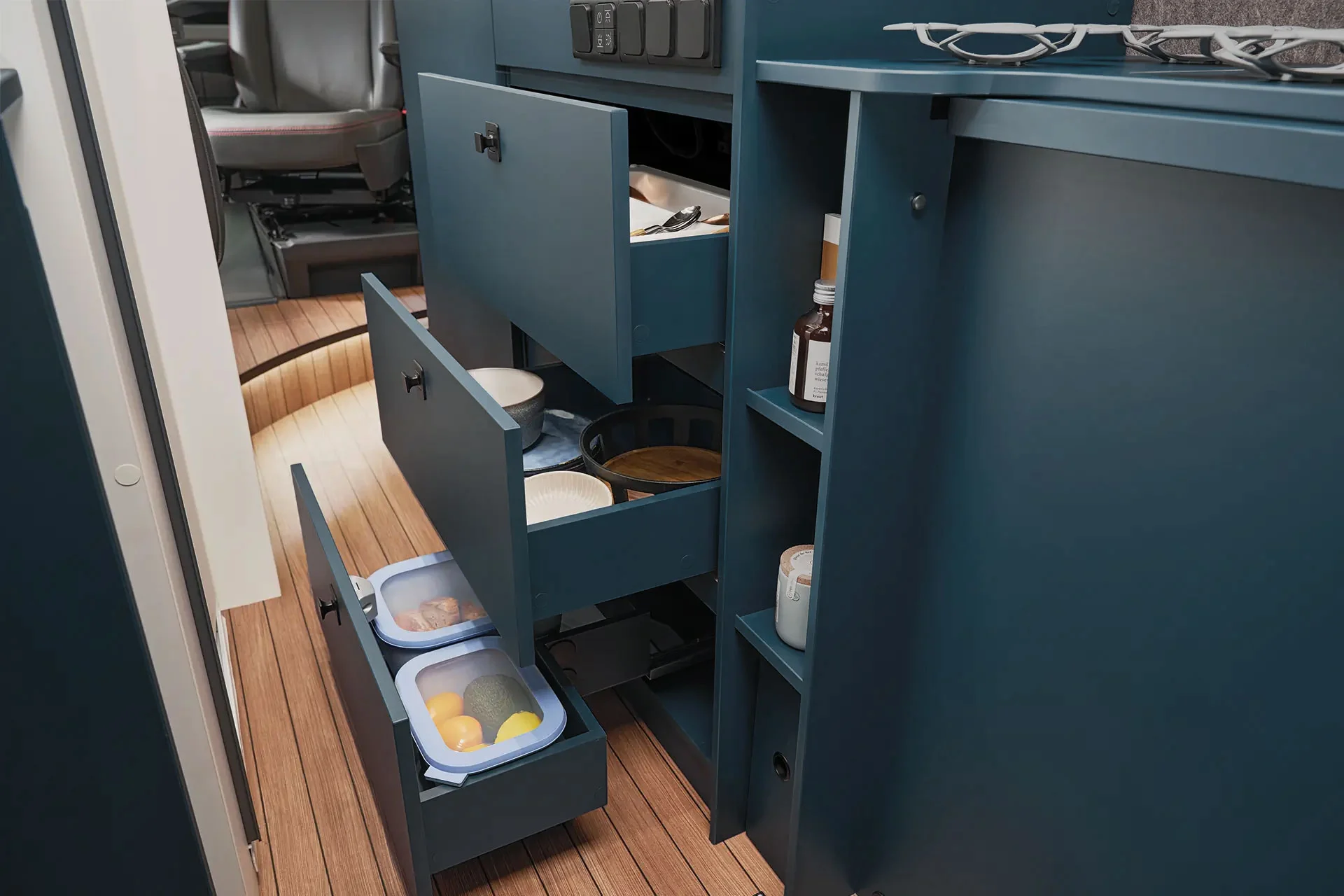 Spacious drawers with soft-close mechanisms offer plenty of storage space and close particularly quietly and comfortably.