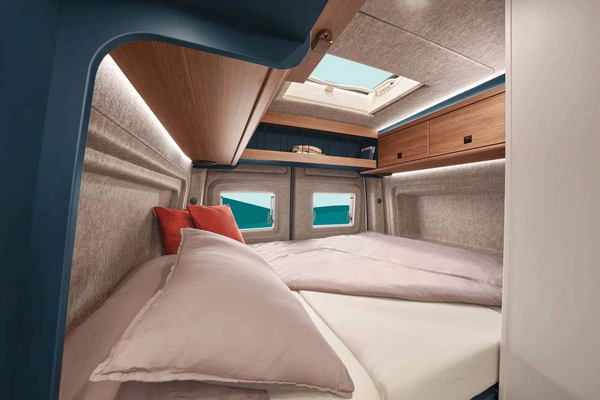 The comfortable bed in the ERIBA Car 600 invites you to relax and dream – no matter where the journey takes you.