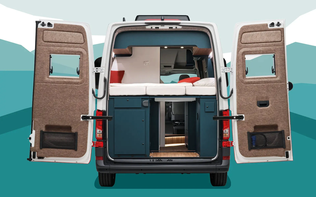 Under the bed in the ERIBA Car 600 there is additional storage space for luggage and camping equipment.
