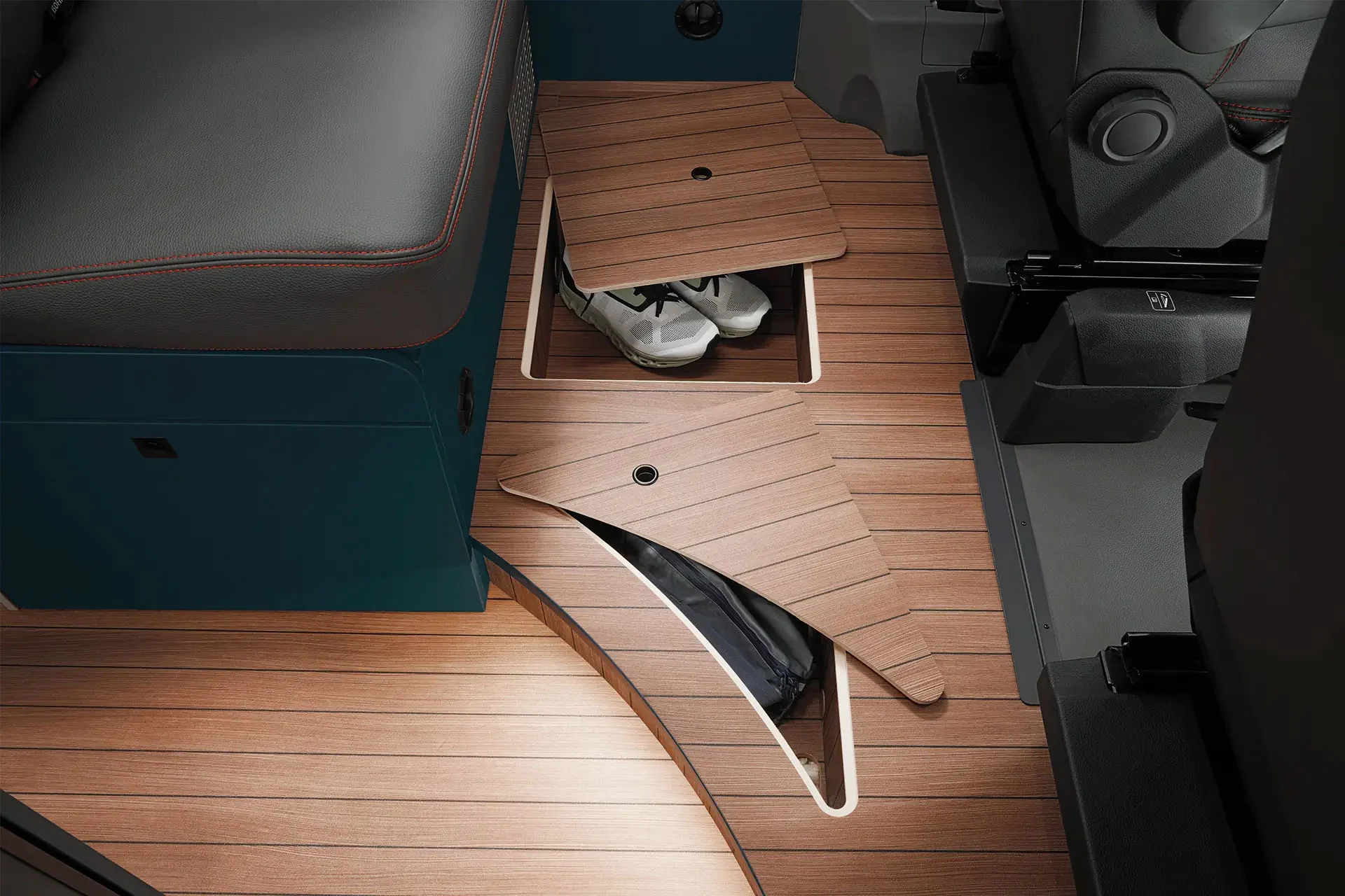 Practical floor compartments offer quick access to important items and make optimal use of the available space.