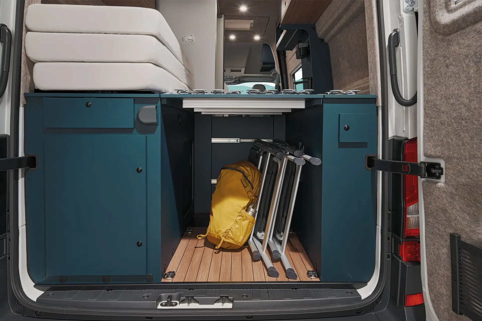 More storage space under the bed in the ERIBA Car 600 creates room for larger items and camping equipment.