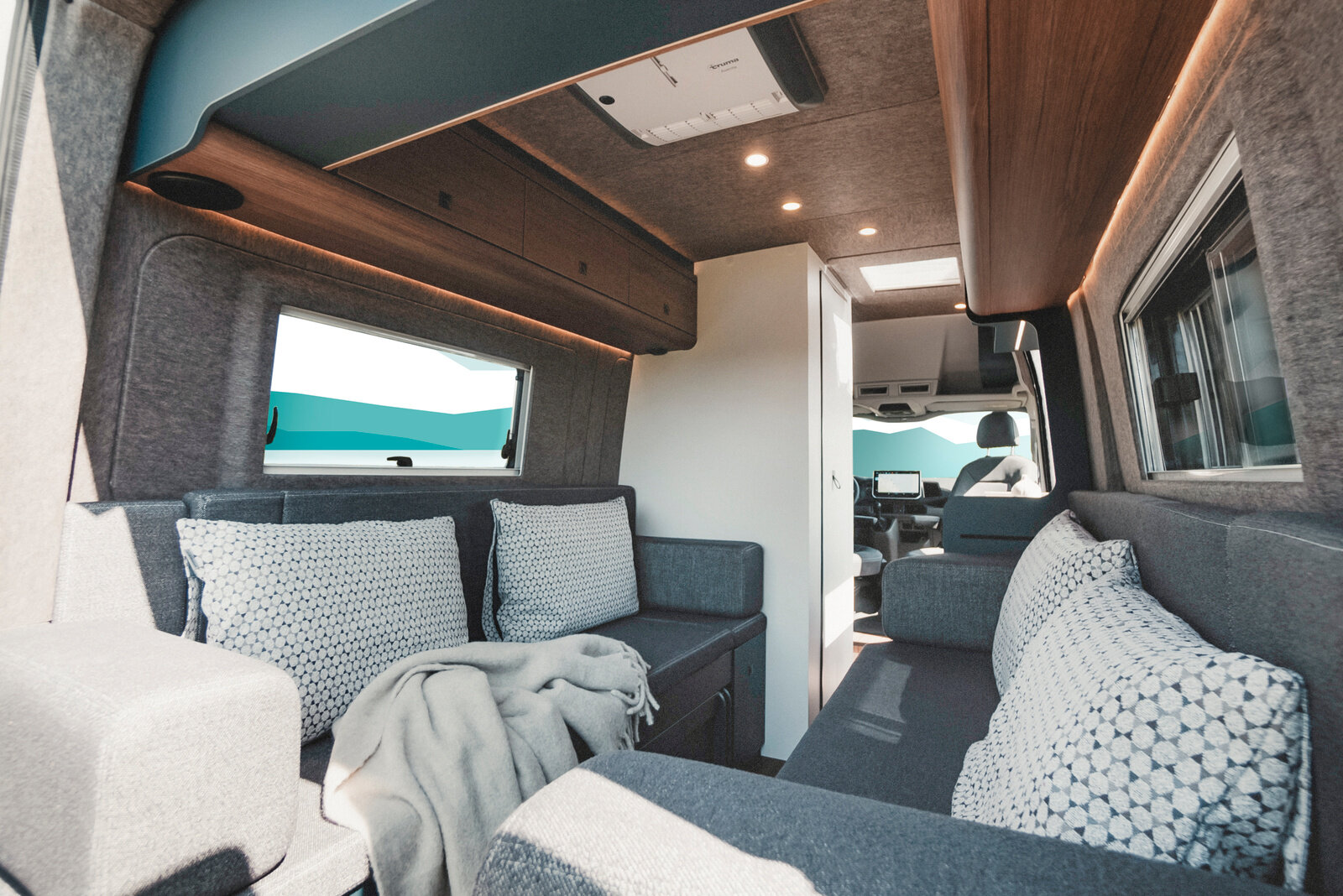 The spacious interior of the ERIBA Car 602 creates freedom of movement and an open, comfortable living experience.