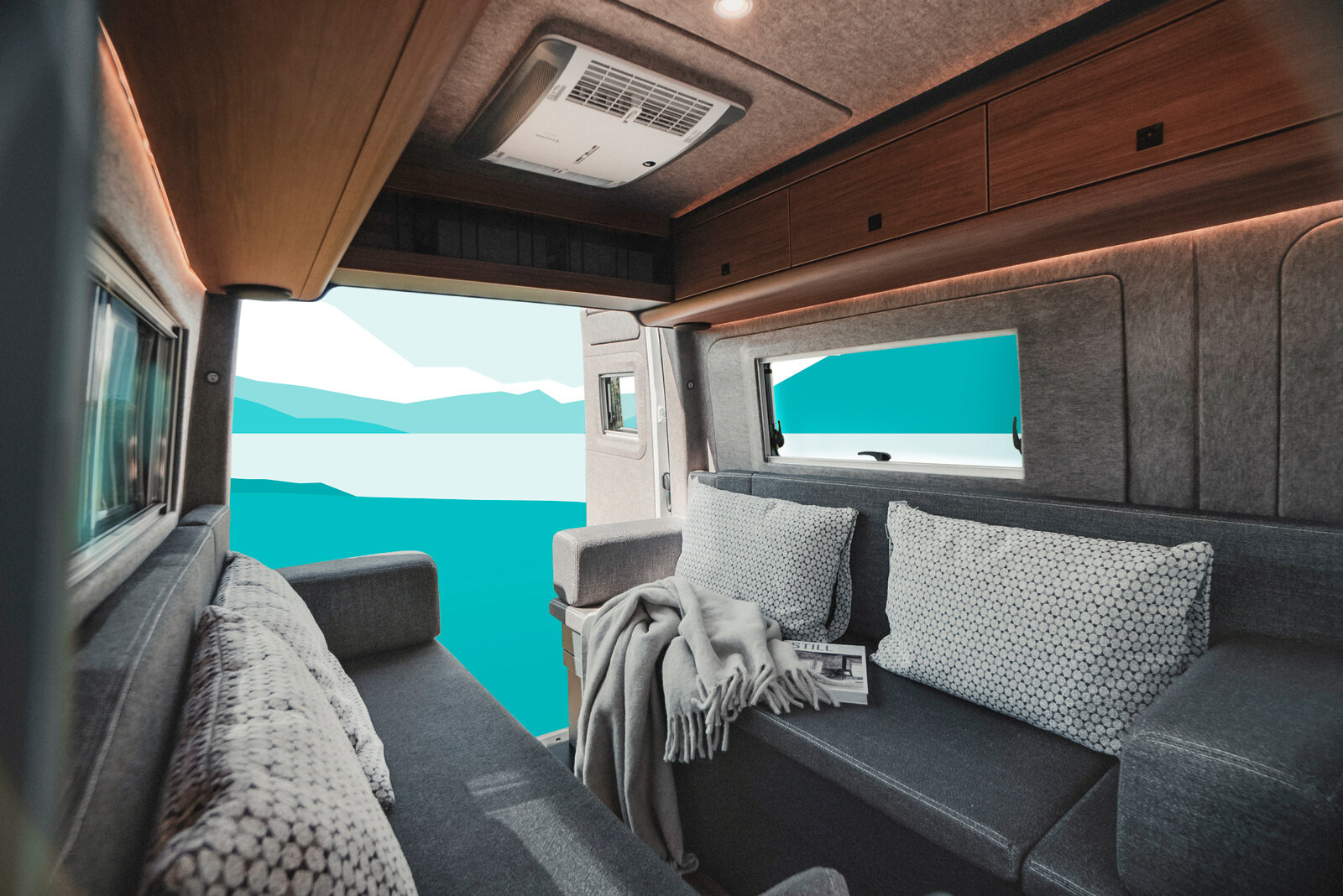 The spacious rear seating area in the ERIBA Car 602 invites you to enjoy relaxing moments and convivial evenings - with the best view included.